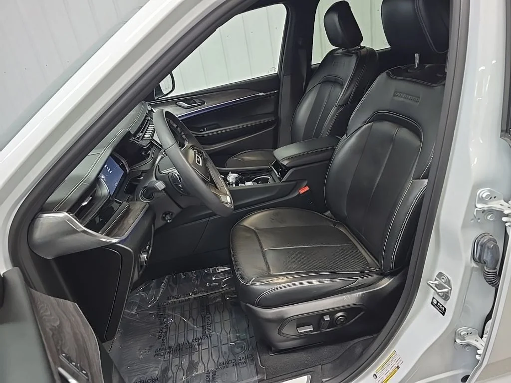 Used 2023 White Jeep Overland image 32