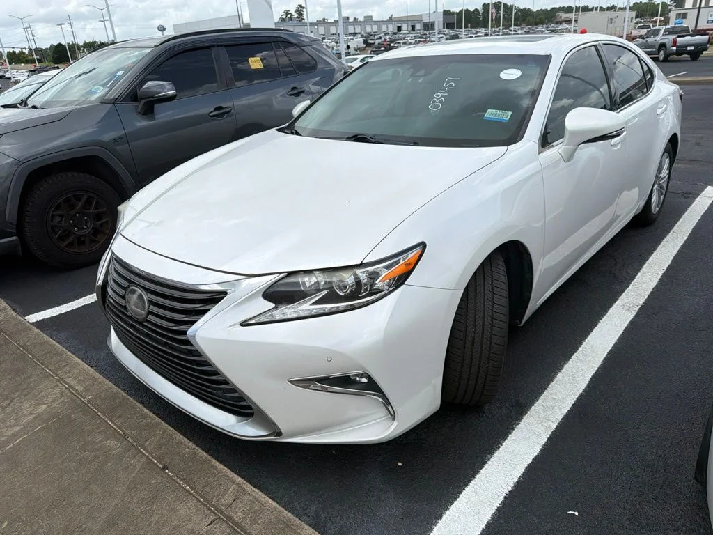 Used 2017 White Lexus 350 image 1