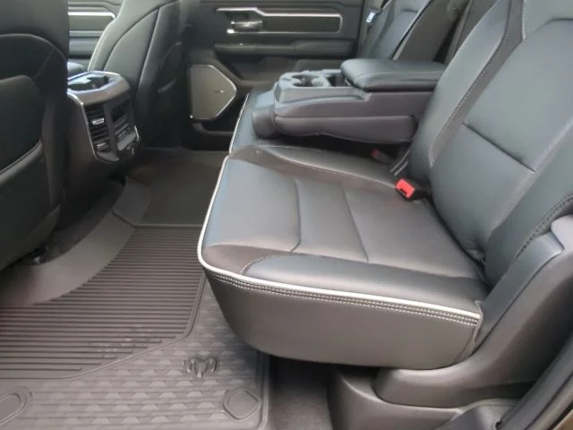 New 2026 Diamond Black Crystal Pearl-Coat Exterior Paint RAM Laramie image 34