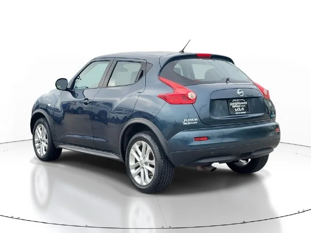 Used 2014 Blue Nissan S image 4