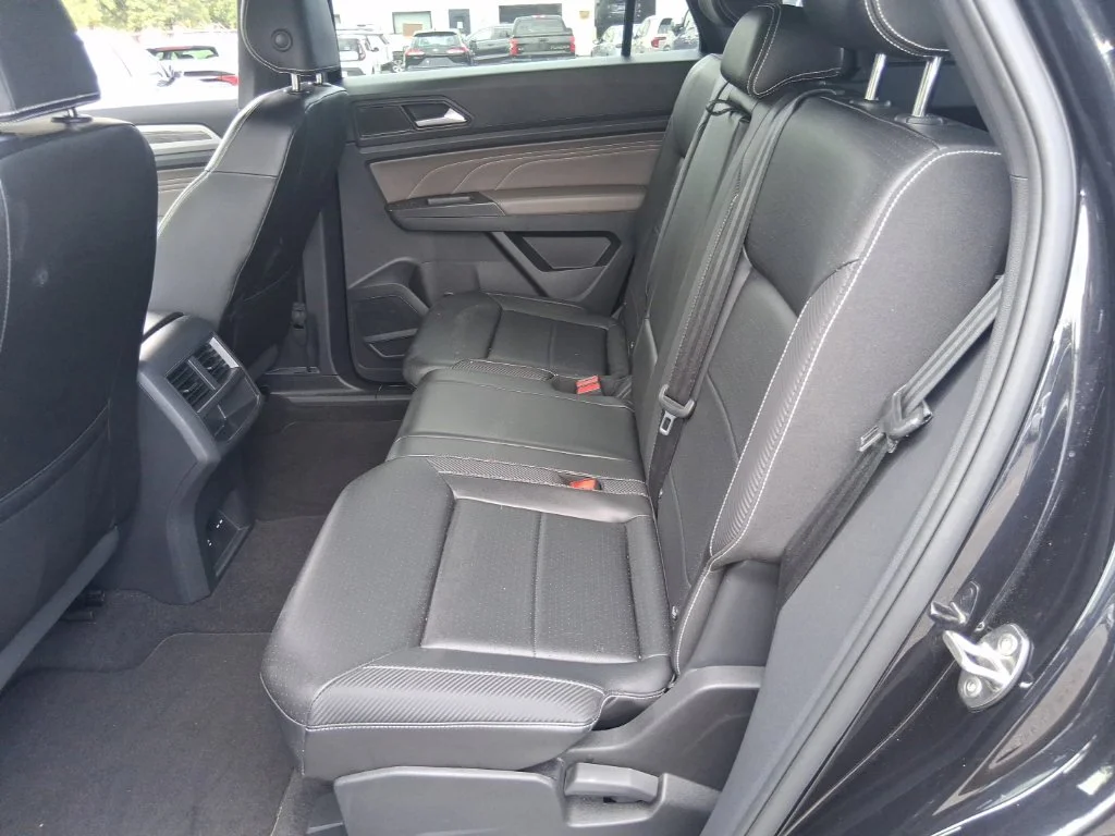 Used 2023 Black Volkswagen 3.6L V6 SE w/Technology image 16
