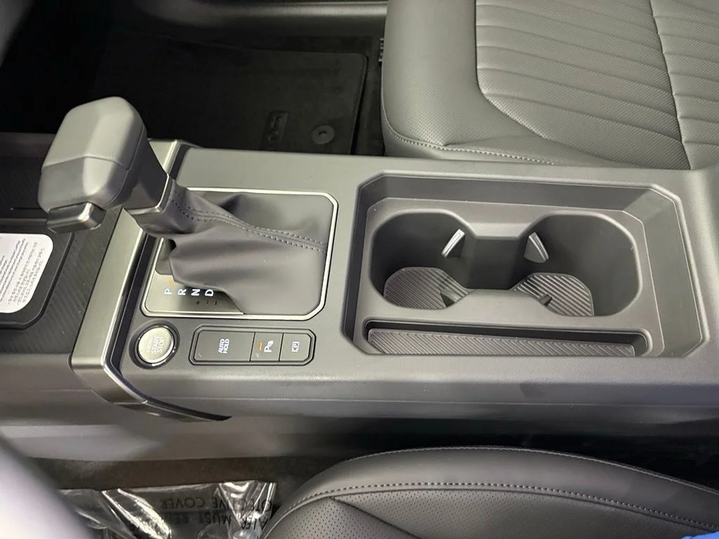New 2027 Frost Blue / Black Roof Kia X-Line S image 31