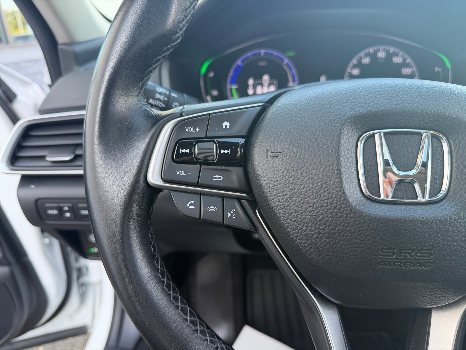 2022 Honda Accord Hybrid Touring - Photo 11