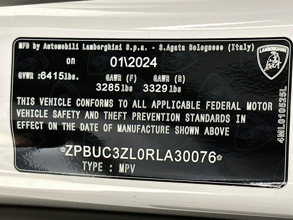 Used 2024 White Lamborghini Performante image 32
