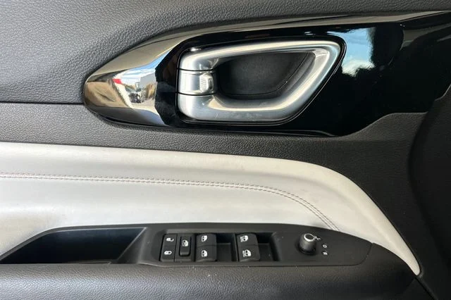 Used 2025 White Jeep Limited image 12