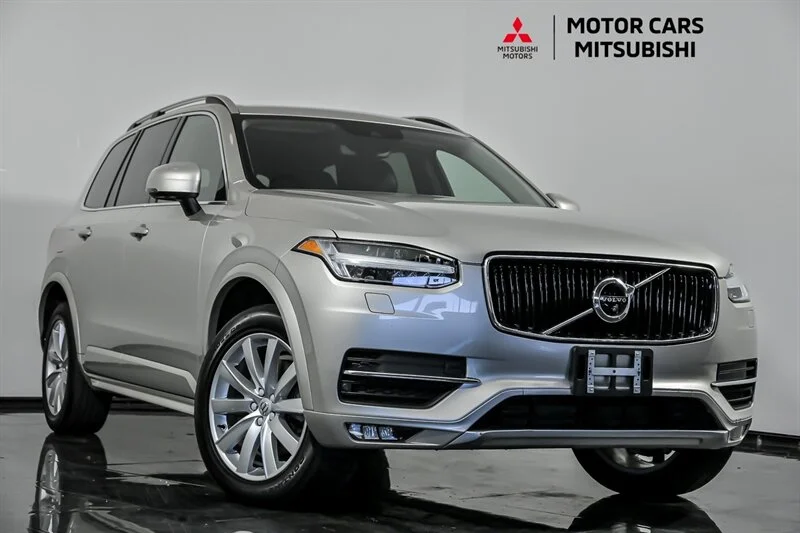 2016 Volvo XC90 T6 AWD Momentum's photo