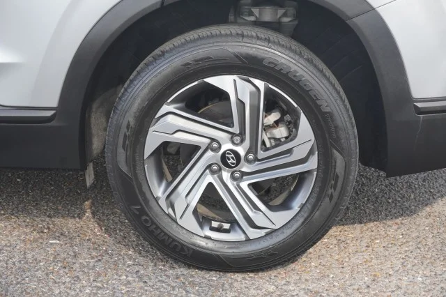 Used 2023  Hyundai SEL image 13