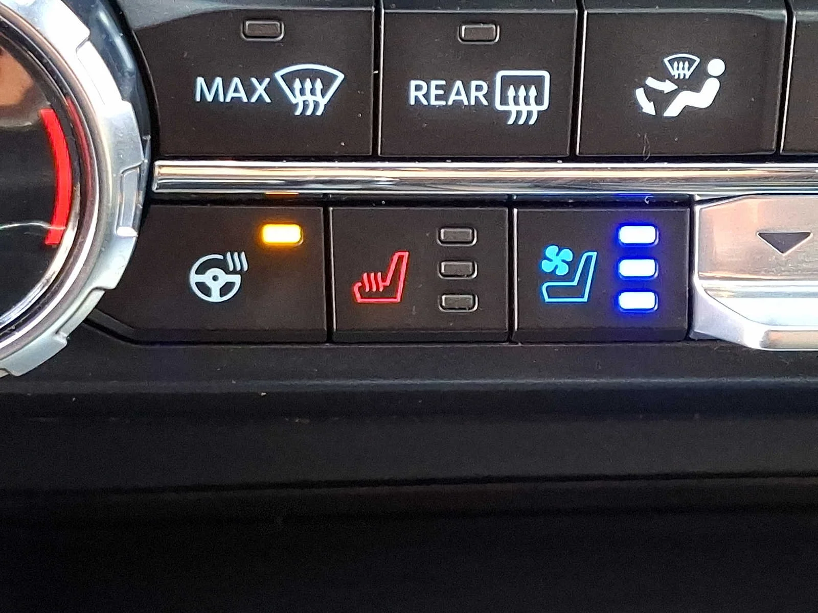 Used 2023 Agate Black Metallic Ford LARIAT image 26