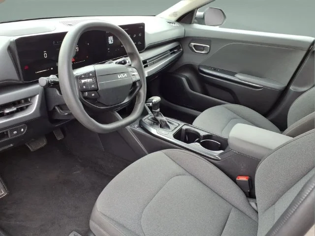 2025 Kia K4 LXS - Photo 10