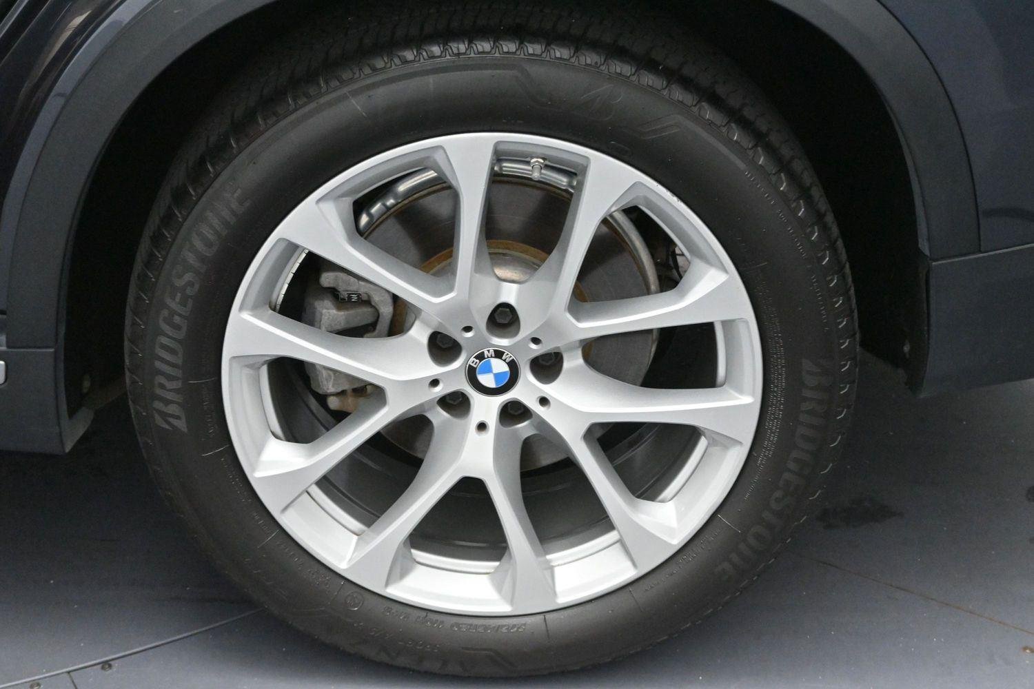 Used 2019 Arctic Gray Metallic BMW xDrive40i image 43