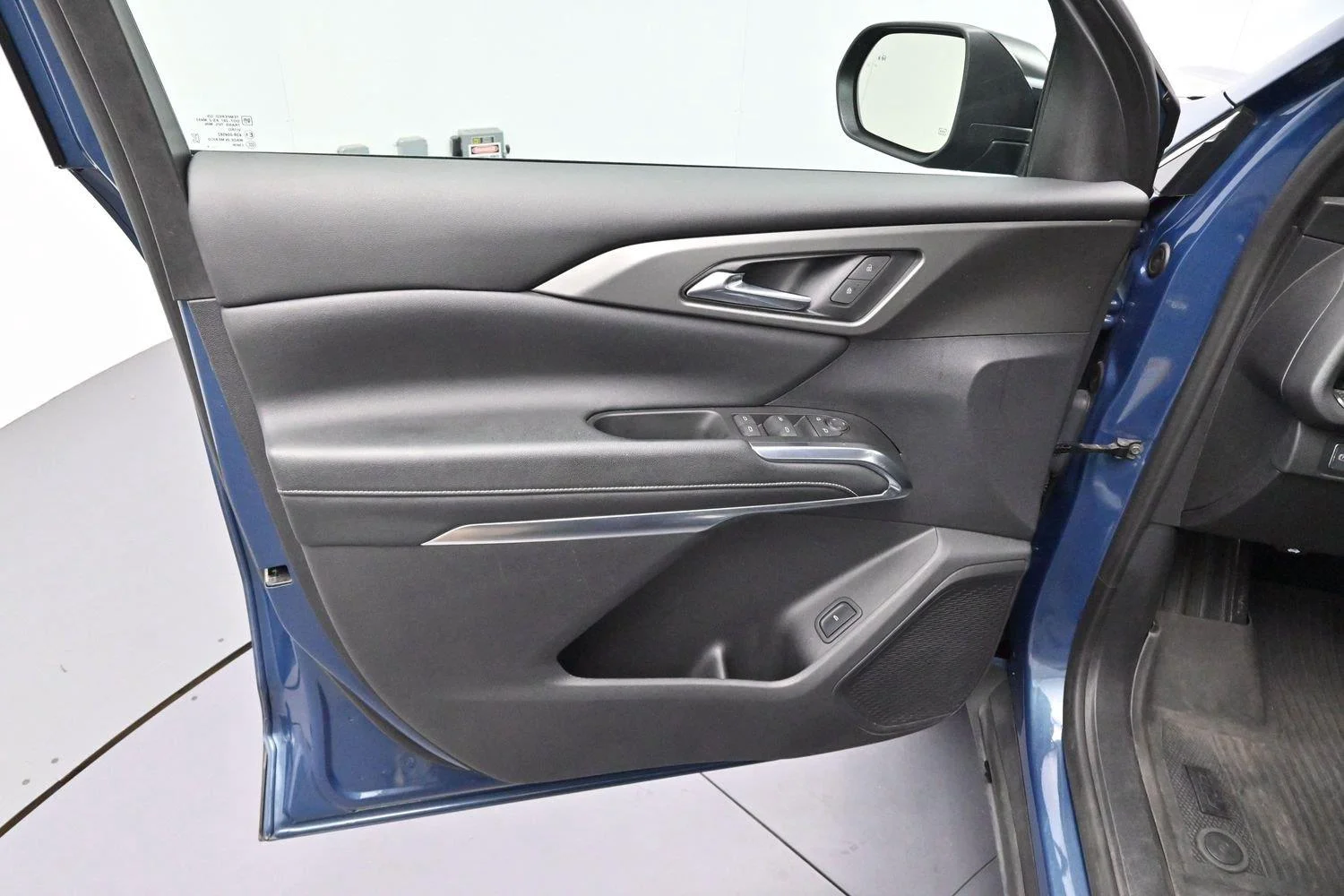 Used 2024 Lakeshore Blue Metallic Chevrolet LT image 9