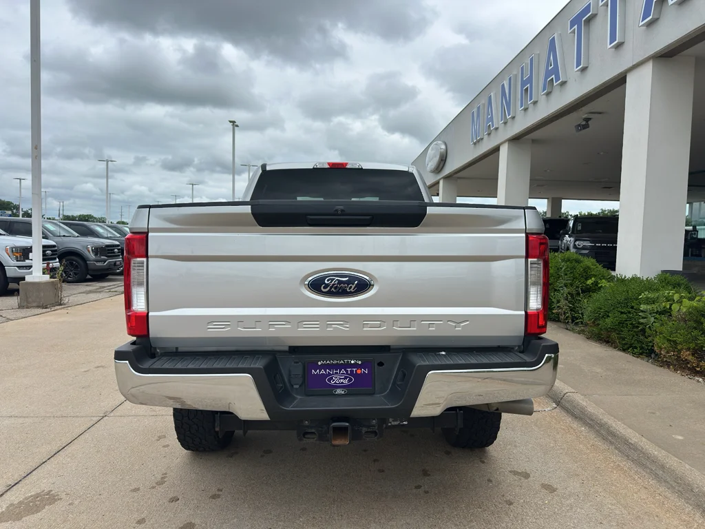 Used 2019 Oxford White Ford XLT image 14