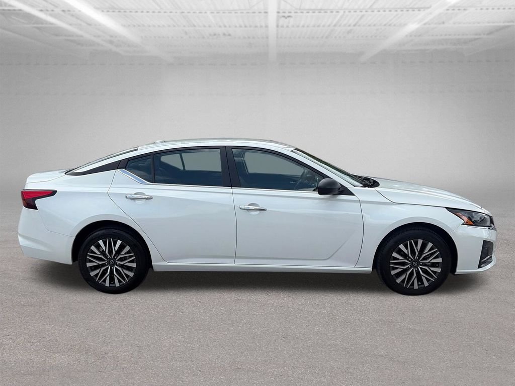 Used 2024 Pearl White Nissan 2.5 SV image 7