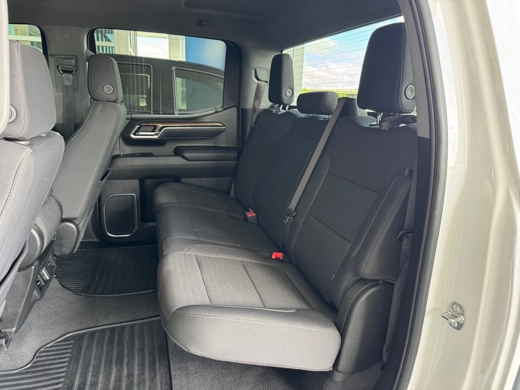 Used 2025 White Chevrolet LT image 21