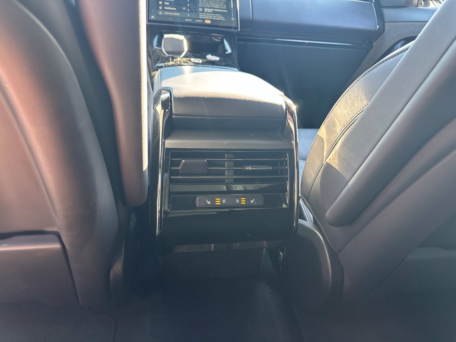 Used 2025 Fuji White Land Rover SE image 20