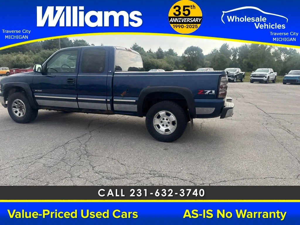 Used 2000 Indigo Blue Metallic Chevrolet LS image 17