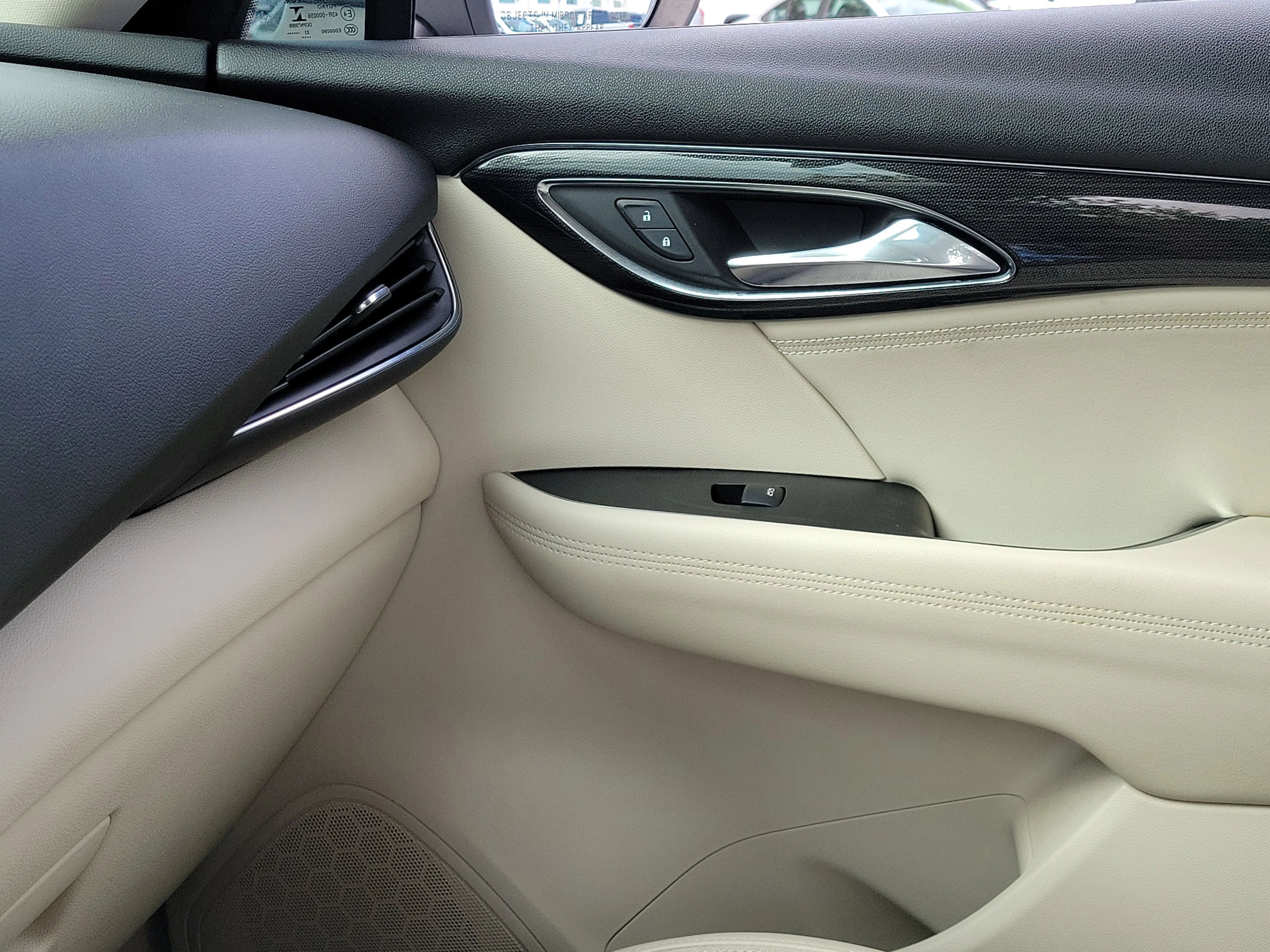 Used 2022 Summit White Buick Preferred image 30