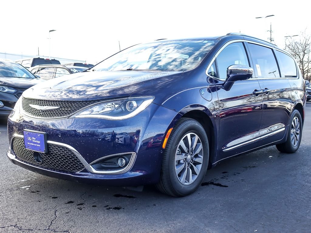 Used 2020 Chrysler Pacifica Hybrid Limited with VIN 2C4RC1N78LR235198 for sale in Downers Grove, IL
