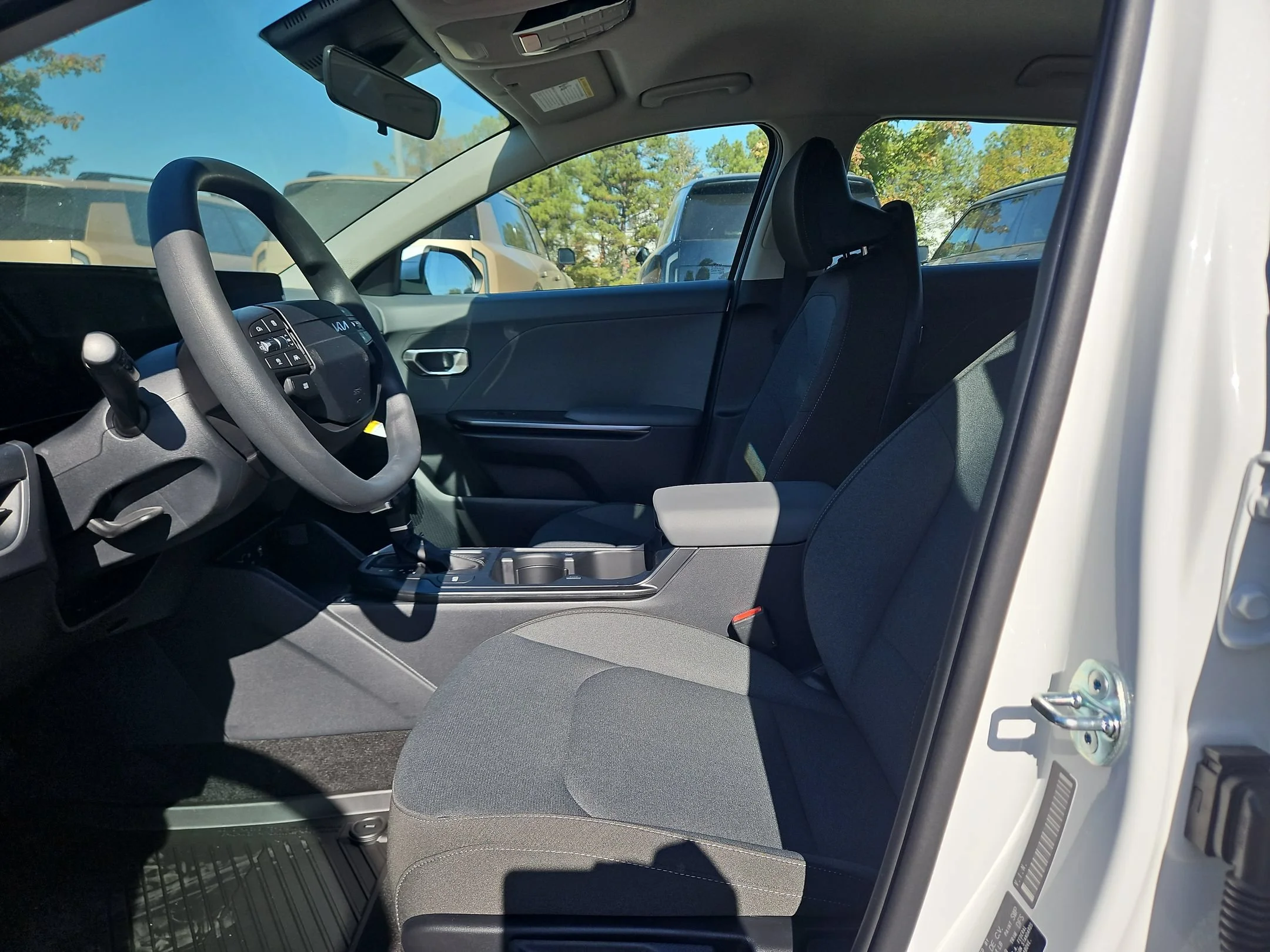 New 2026 Snow White Pearl Kia LXS image 19