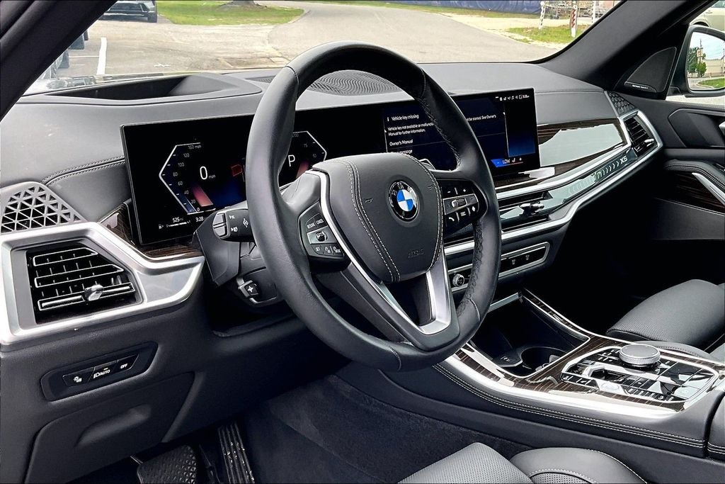 Used 2026 Black BMW xDrive40i image 5