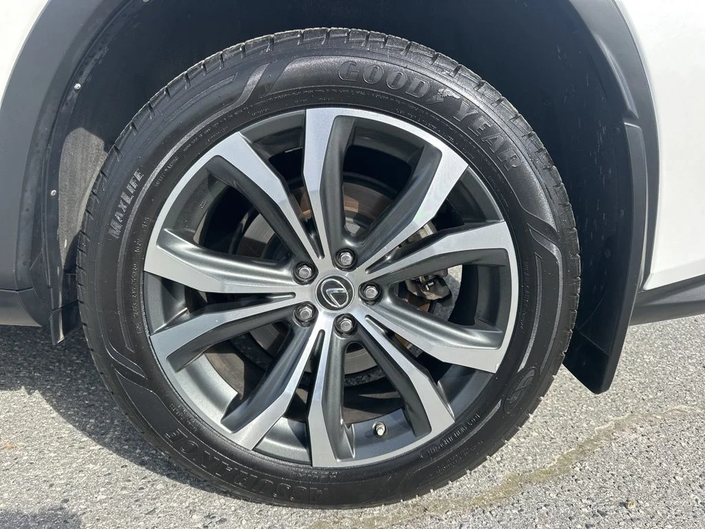 Used 2018 White Lexus 450h image 29