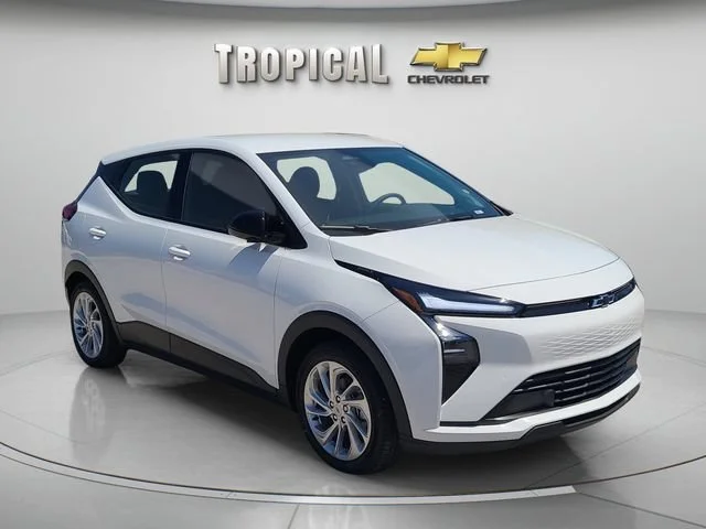 New 2027 Summit White Chevrolet LT image 4