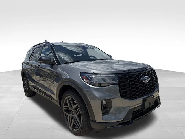 Used 2025 Gray Ford ST-Line image 5