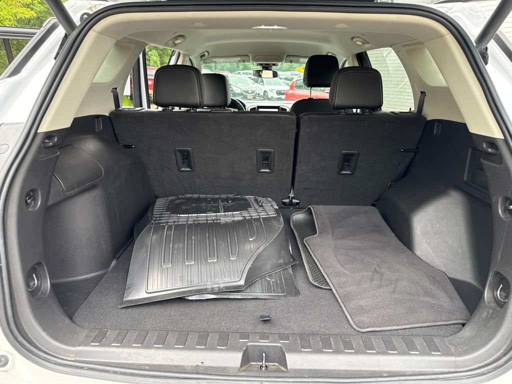 Used 2022 White GMC Denali image 13