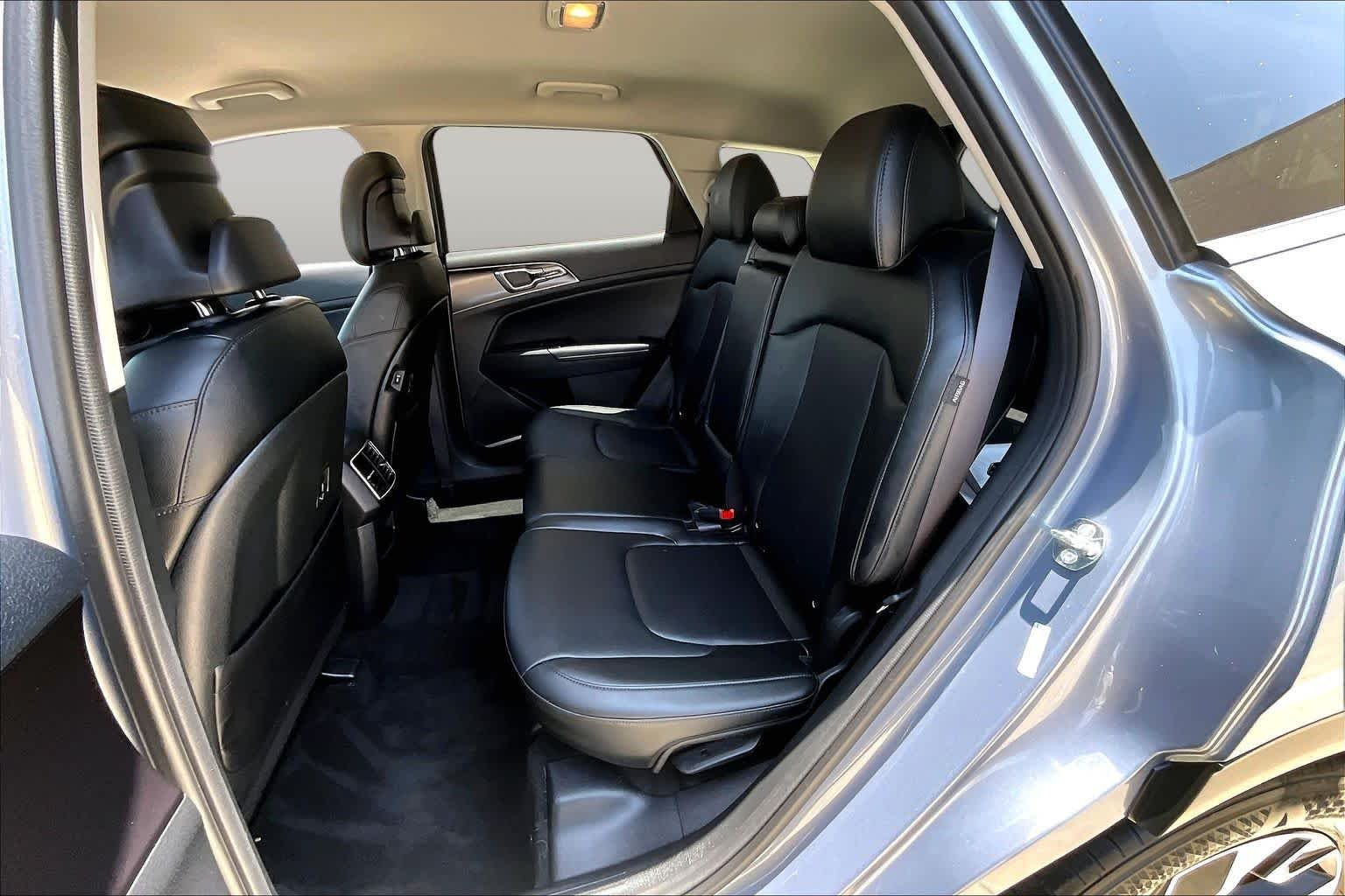 Used 2025 Everlasting Silver Kia EX image 21