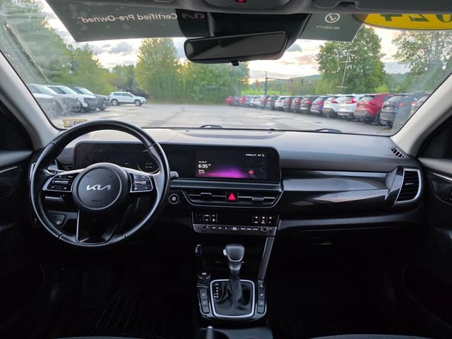 Used 2024 Green Kia S image 18