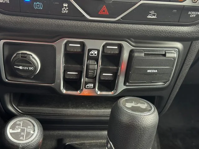 Certified Used 2025  Jeep Sport S 4xe image 36
