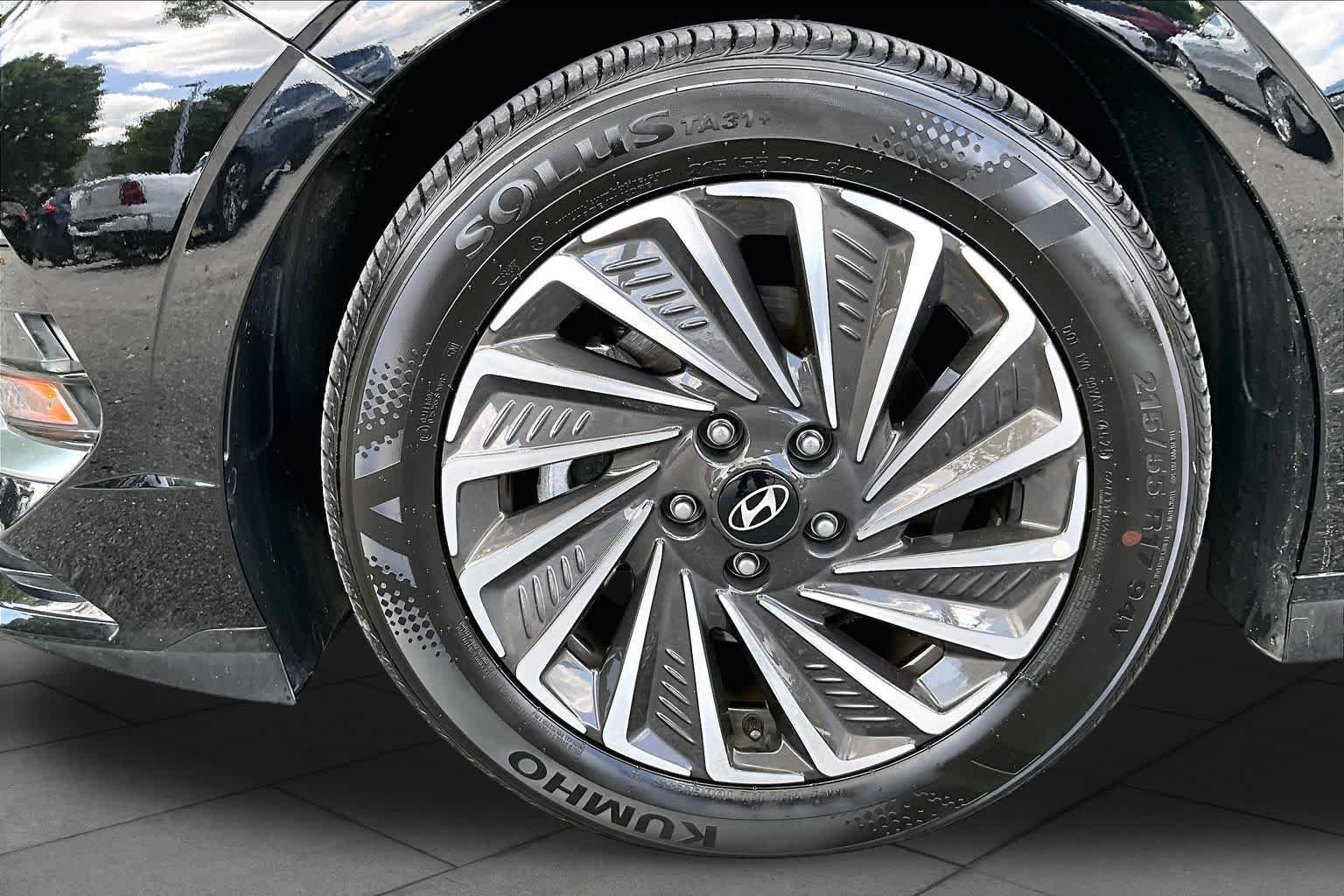 Used 2026 Abyss Black Hyundai SEL image 11