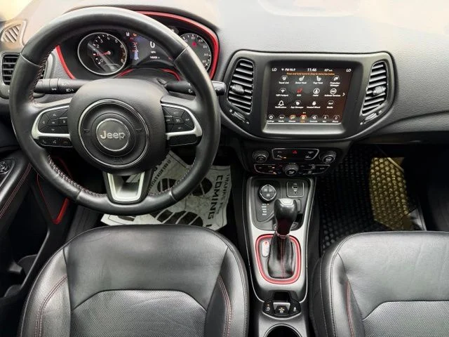Used 2018 Spitfire Orange Clearcoat Jeep Trailhawk image 3