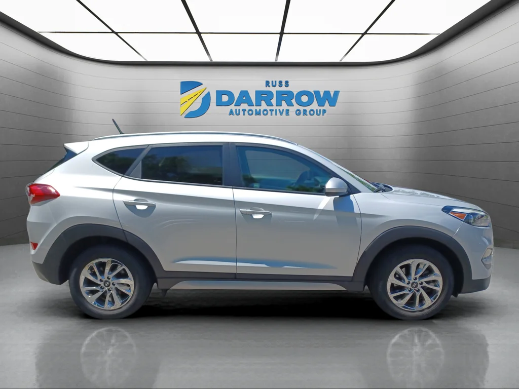 Used 2017 Silver Hyundai SE image 6