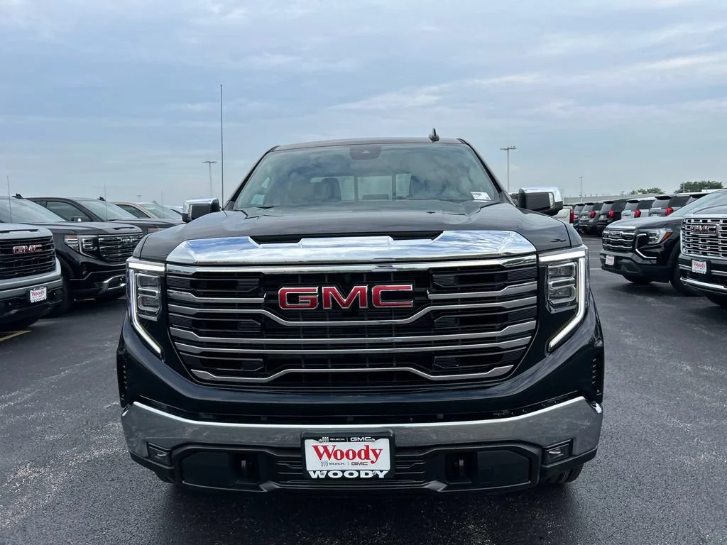 New 2026 Onyx Black GMC SLT image 4
