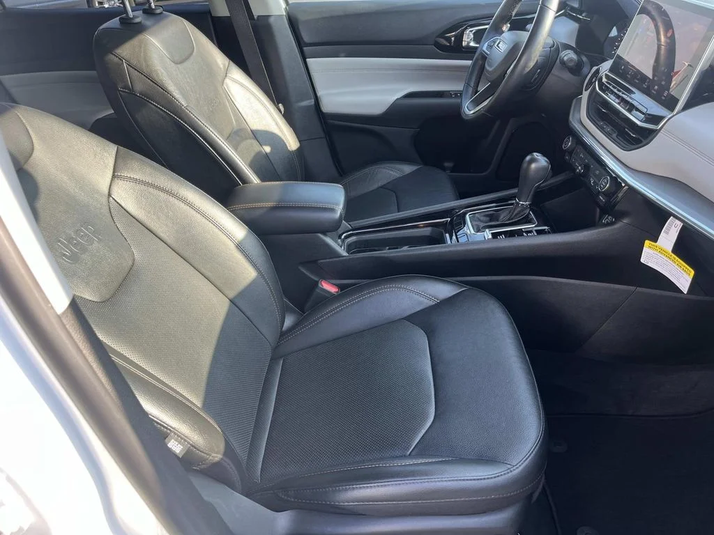 Used 2022 White Jeep Limited image 29