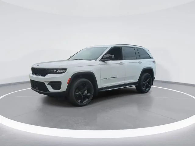 Used 2023 White/off-white Jeep Altitude X image 4