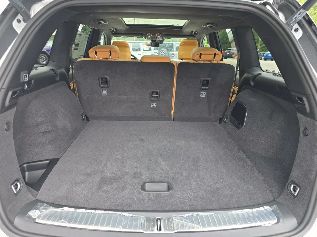 New 2027 White/off-white Jeep Summit image 14