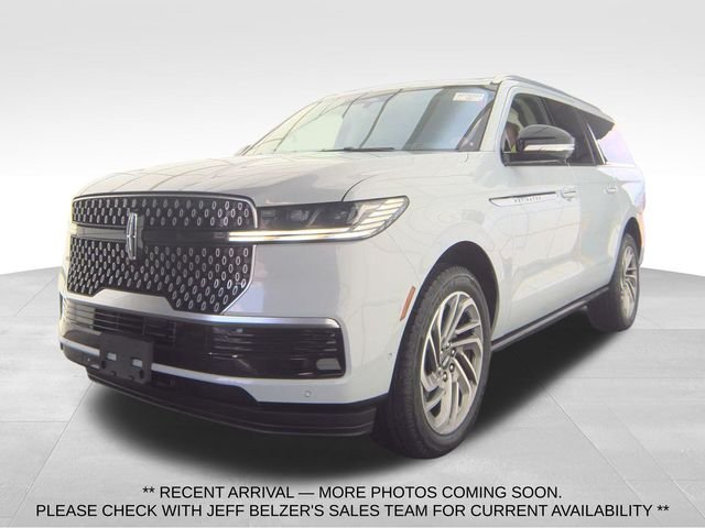 Used 2025 White Lincoln Reserve image 1