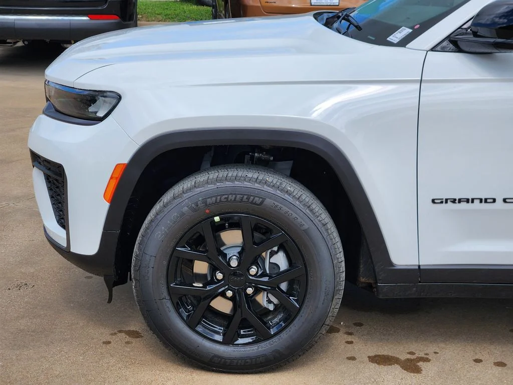 New 2026 Bright White Clear-Coat Exterior Paint Jeep Altitude image 6