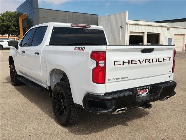 Used 2025 Summit White Chevrolet LT Trail Boss 4x4 Crew Cab 5.75 ft. box 147.4 in. image 3