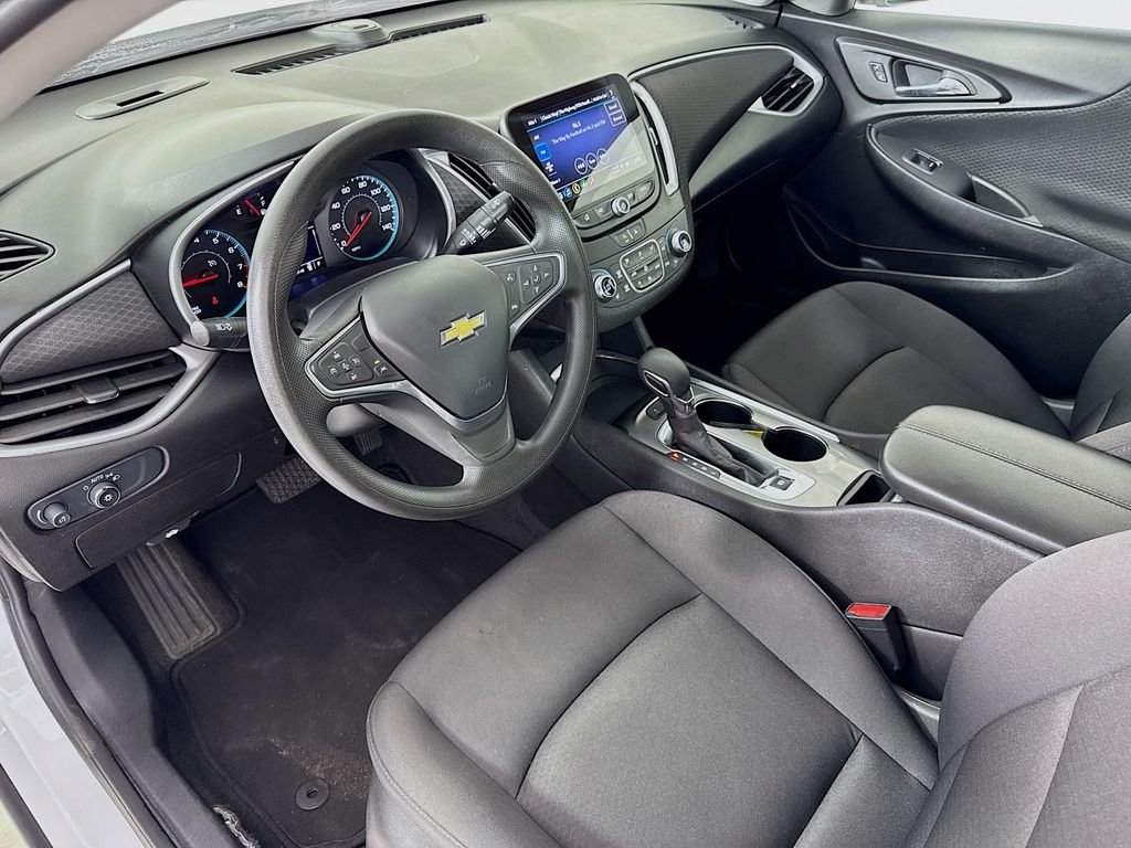 Used 2024 Summit White Chevrolet LT image 10