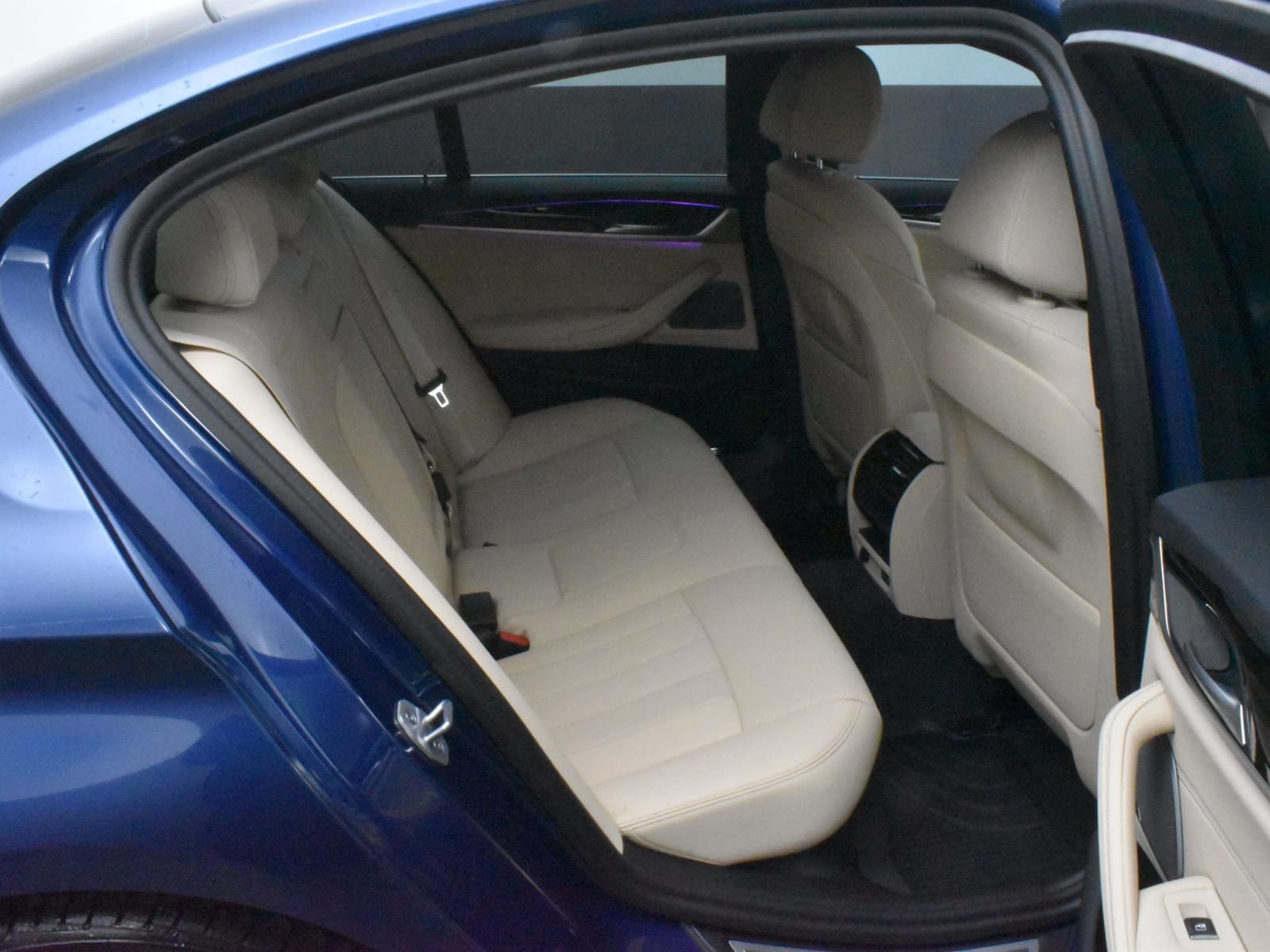 Used 2023 Phytonic Blue Metallic BMW 530i image 32