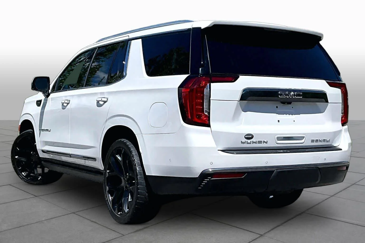 Used 2023 White Frost Tricoat GMC Denali Ultimate image 12