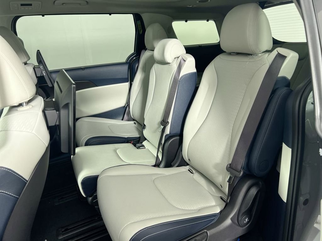 New 2026 Ceramic Silver Kia SX image 28