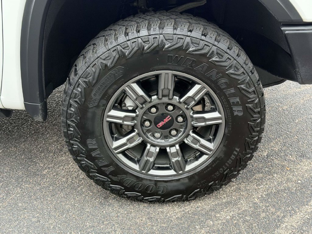 Used 2025 White GMC AT4X image 25