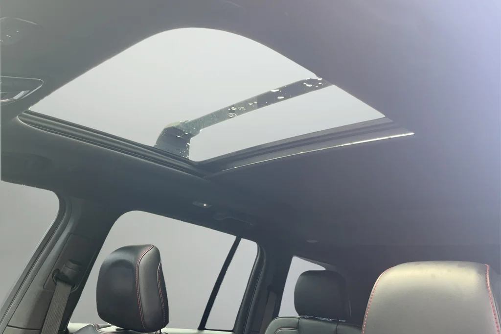 Used 2022 Silver Jeep Trailhawk image 18