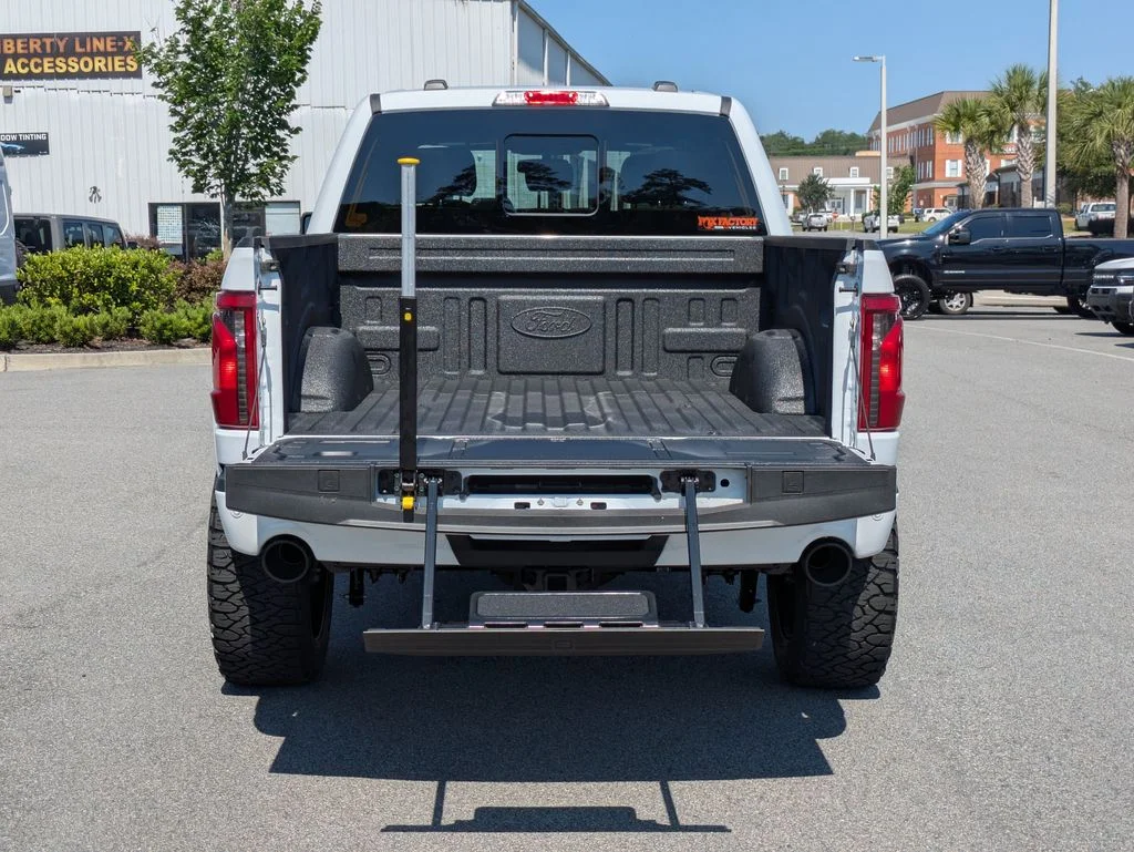 New 2026 Oxford White Ford XLT image 13