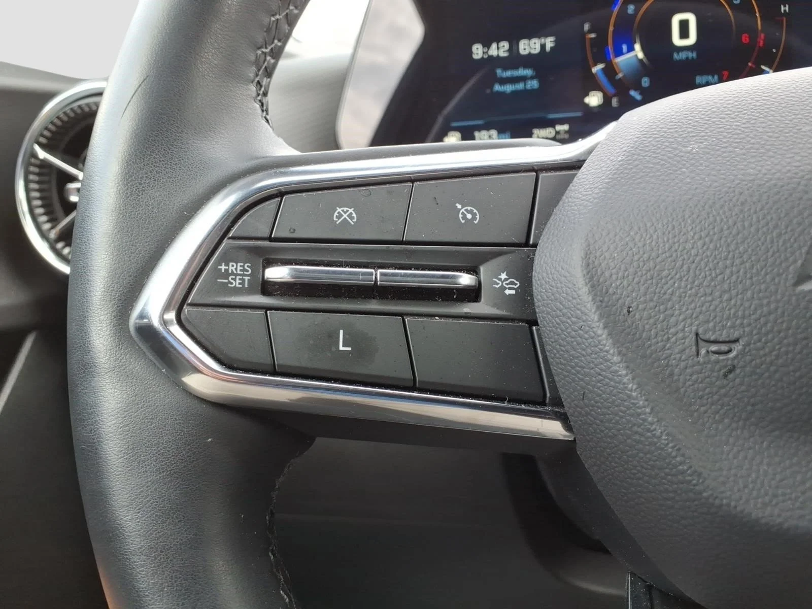 Used 2025 Summit White Chevrolet LT image 22