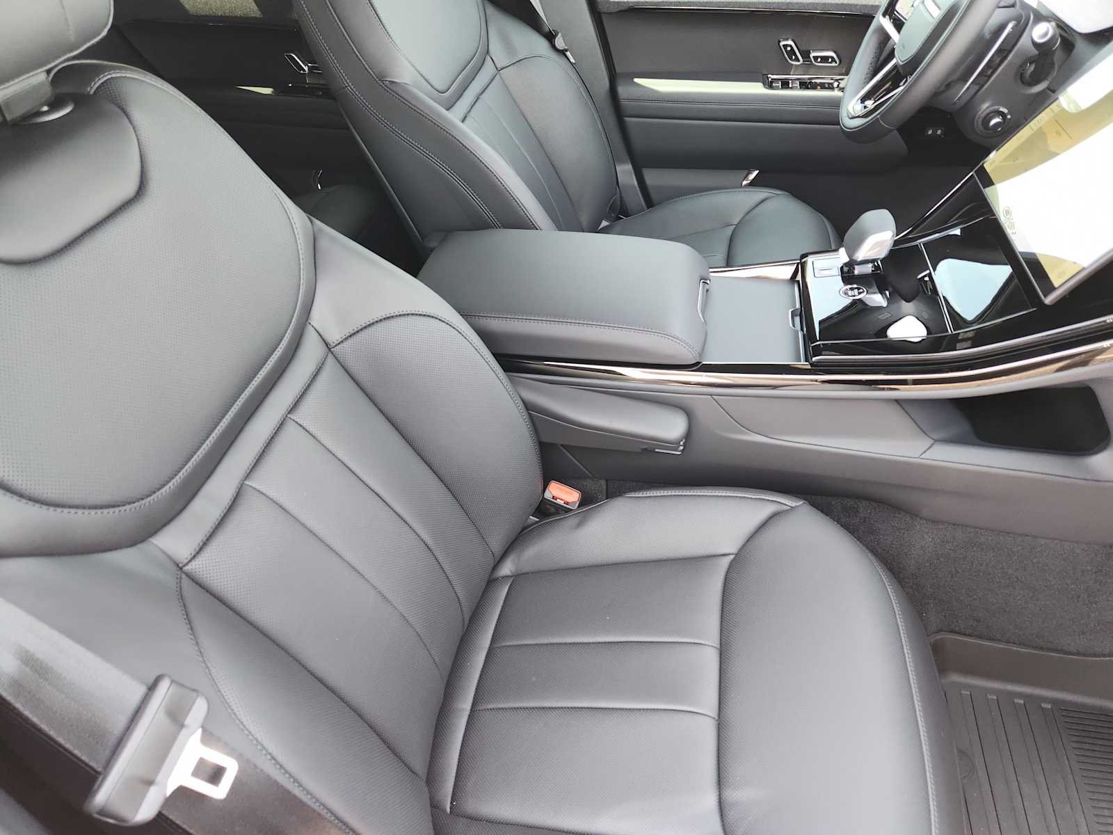 New 2026 Borasco Grey LAND ROVER Dynamic SE image 13